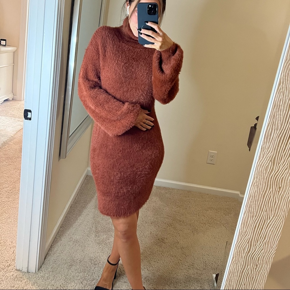 Perfect sweater dress for fall/winter. 4SI3NNA dress size S. Cozy and warm